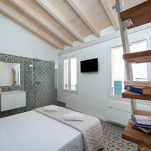 Insapria, Caressa De Mae Appartement